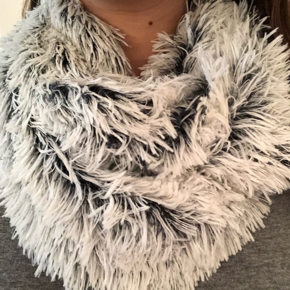 Faux Fur Scarf - Used unbranded